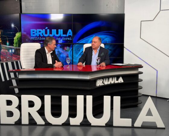 BRÚJULA CON PEDRO FERNÁNDEZ, ARQ. Y DECANO DE LA FACULTAD DE ARQUITECTURA Y URBANISMO DE UCASAL