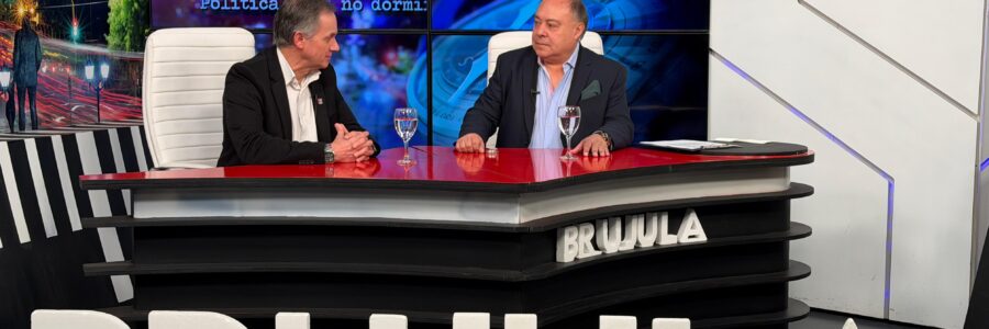 BRÚJULA CON PEDRO FERNÁNDEZ, ARQ. Y DECANO DE LA FACULTAD DE ARQUITECTURA Y URBANISMO DE UCASAL